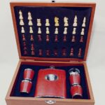 Juego de Ajedrez con Set de Petaca y Vasos